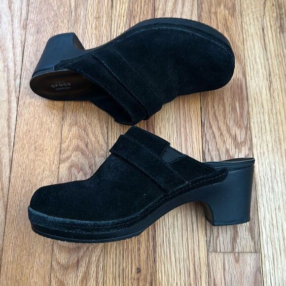 Crocs Women’s Sarah Black Suede Mules Clogs Triple Comfort Size 6 - Picture 1 of 8